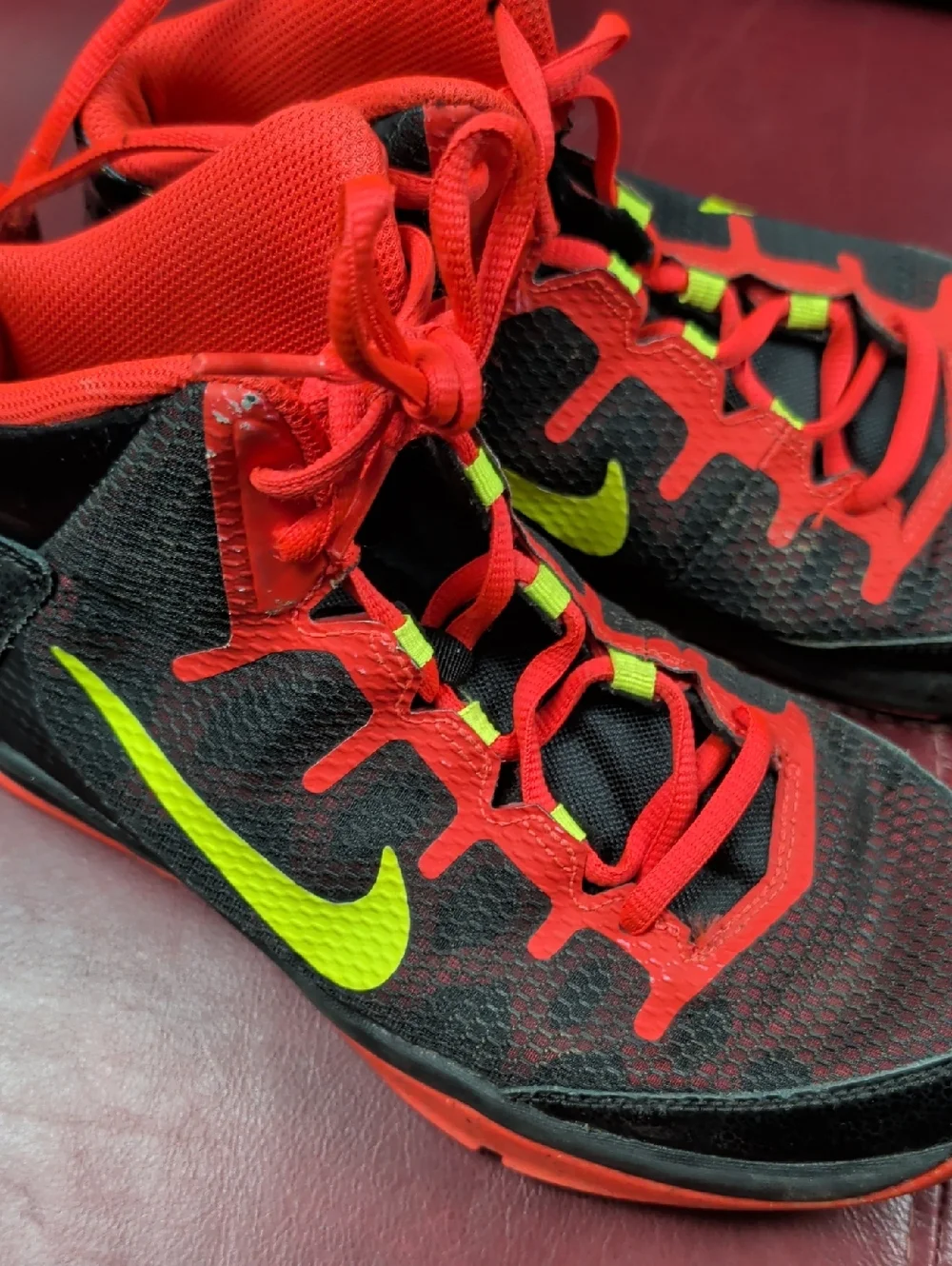 Nike Zoom Without A Doubt Kids Boy's Size 6.5 Y